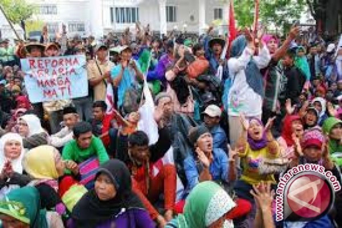 Ratusan Petani Demo Terkait Dugaan Pemalsuan HGU