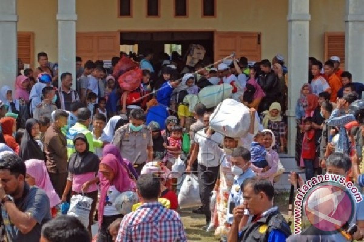 Tekanan pada Suu Kyi meningkat, 125.000 Rohingya mengungsi