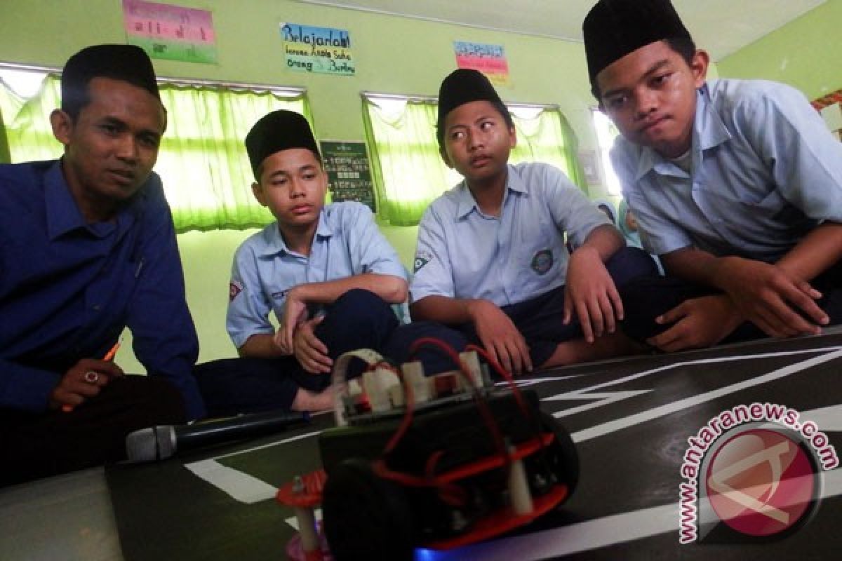 ITS gelar pelatihan robotika bagi pelajar