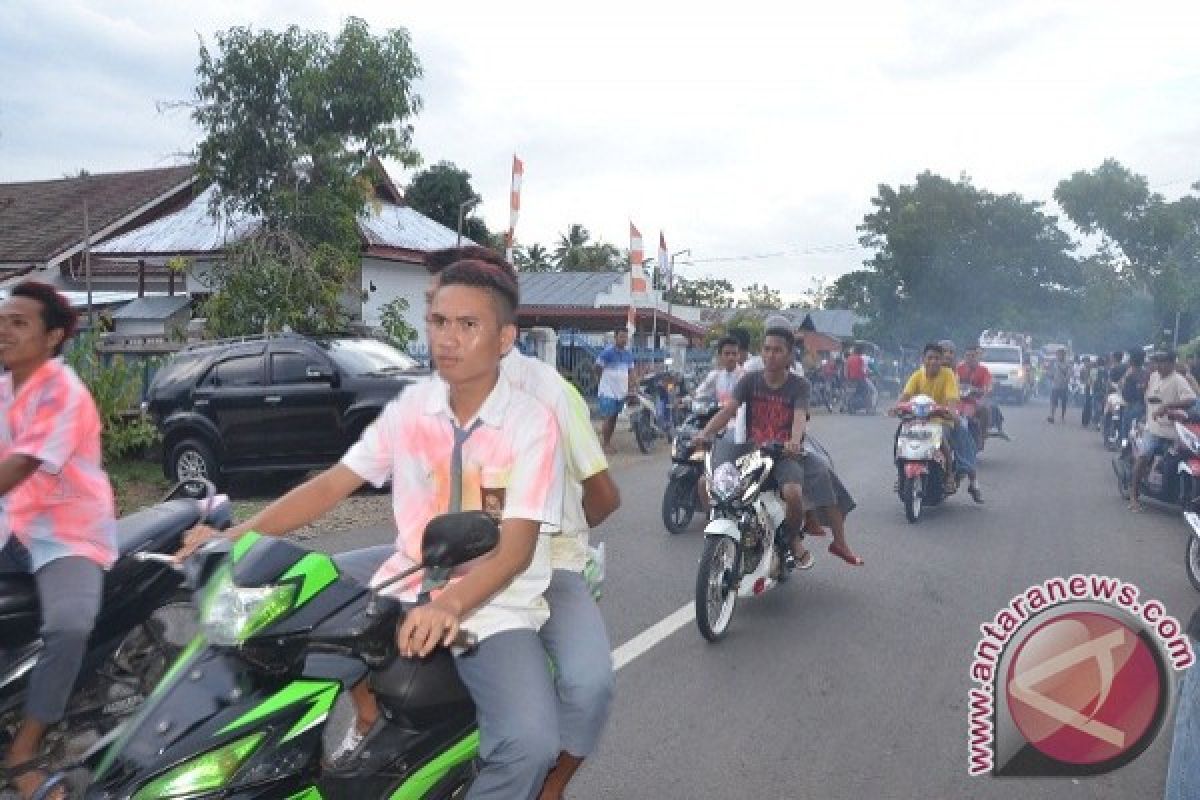 Ratusan Pelajar SMA Gorontalo Utara Konvoi Kelulusan 