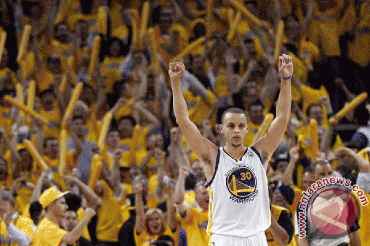 Playoff NBA - Stephen Curry ditarik ke luar karena cedera