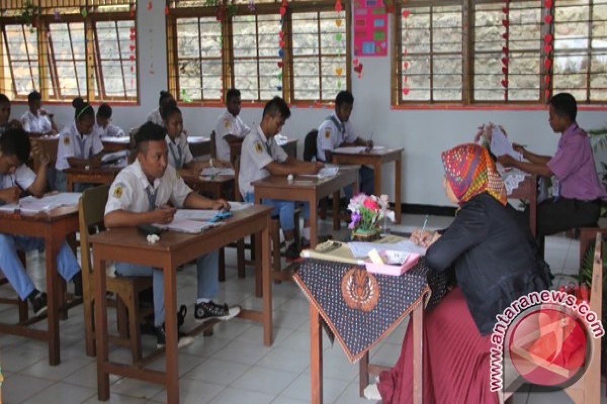 Seribuan siswa SMA/SMK Biak ikut Ujian Sekolah 