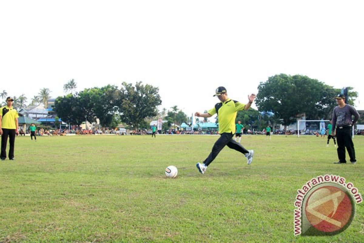 Sepakbola U-19, Bupati Kaur tambah hadiah 