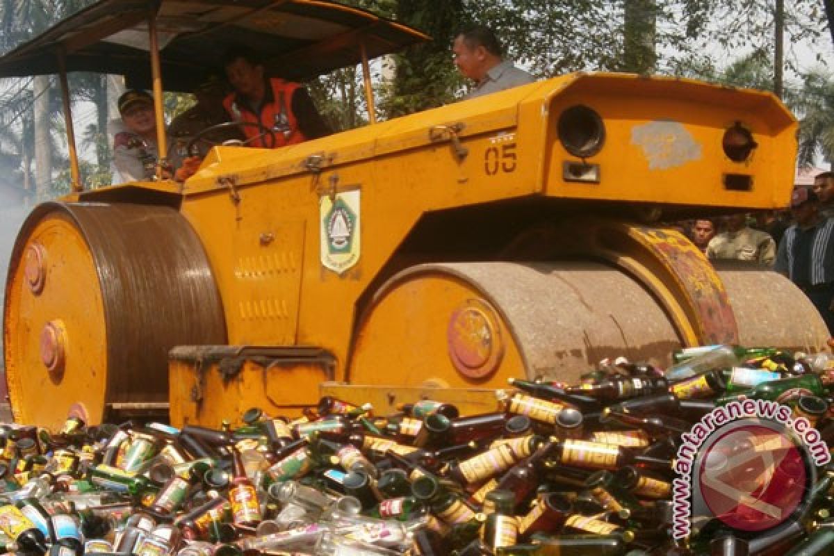 Polres Bogor Musnahkan 13.623 Botol Minuman Keras