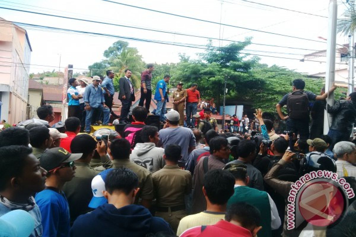 Massa Gagal Duduki Kantor PLN Tanjungpinang