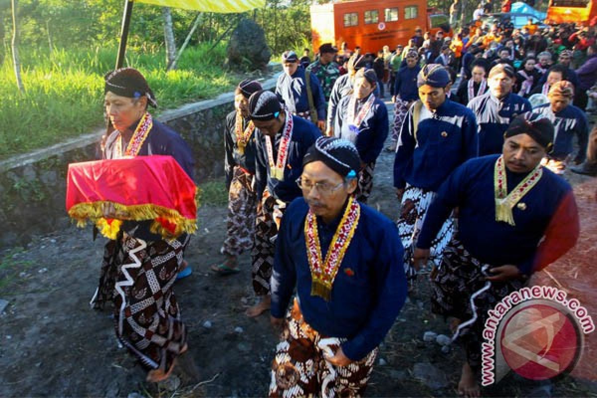 Juru kunci Merapi : Fenomena guguran lava Merapi hal wajar