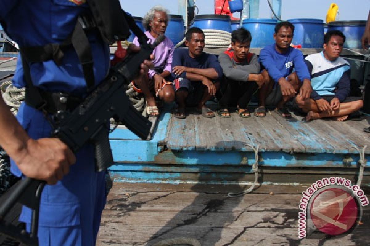 Menteri Susi tinjau kapal ikan Thailand