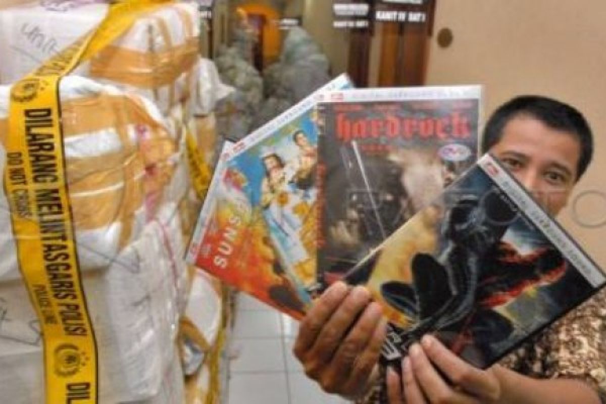 Puluhan Ribu VCD-DVD Bajakan di Semarang Disita