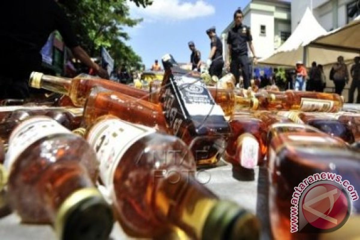 Satpol-PP Makassar sita ribuan botol minuman alkohol 