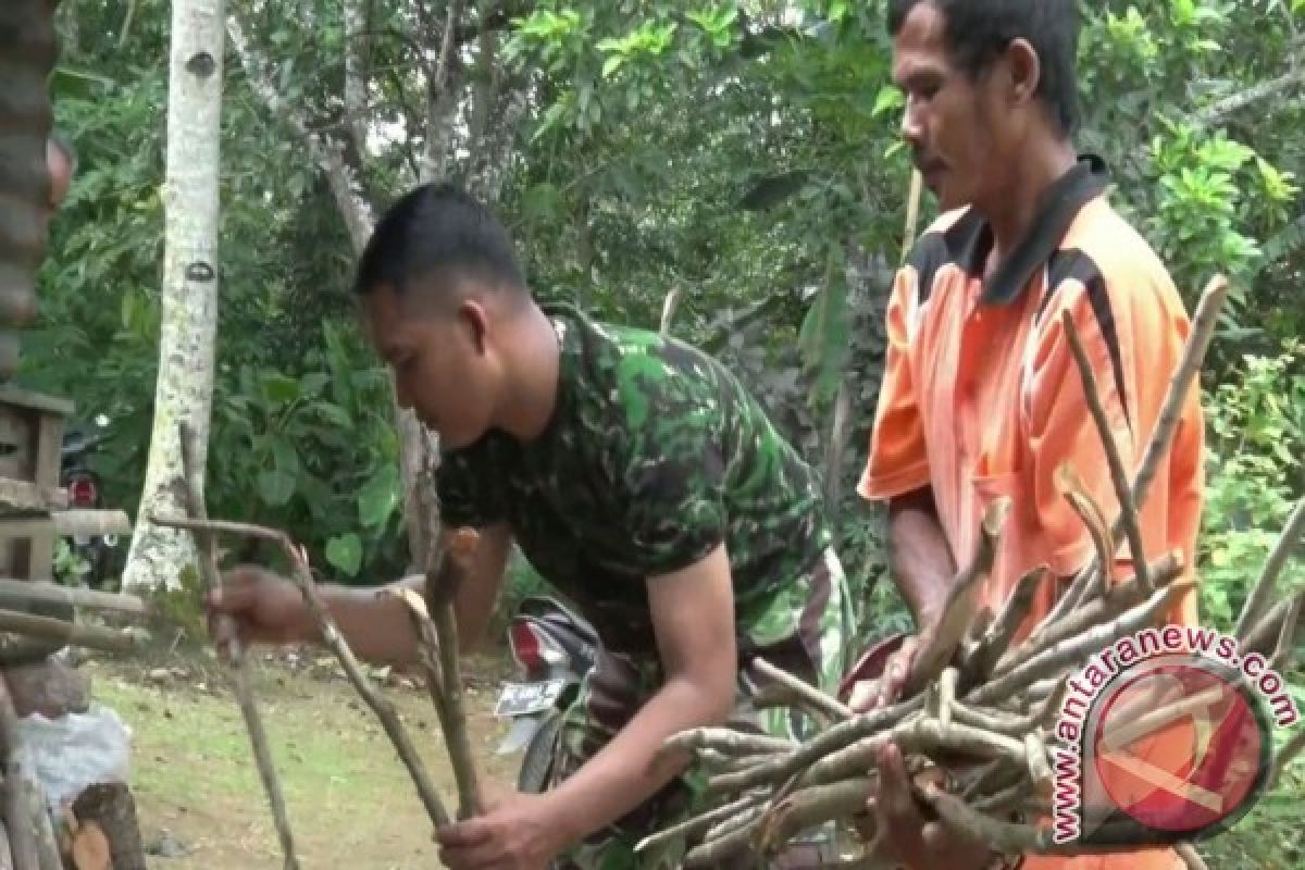 Ratusan TNI bangun jalan terisolir Lubuklinggau