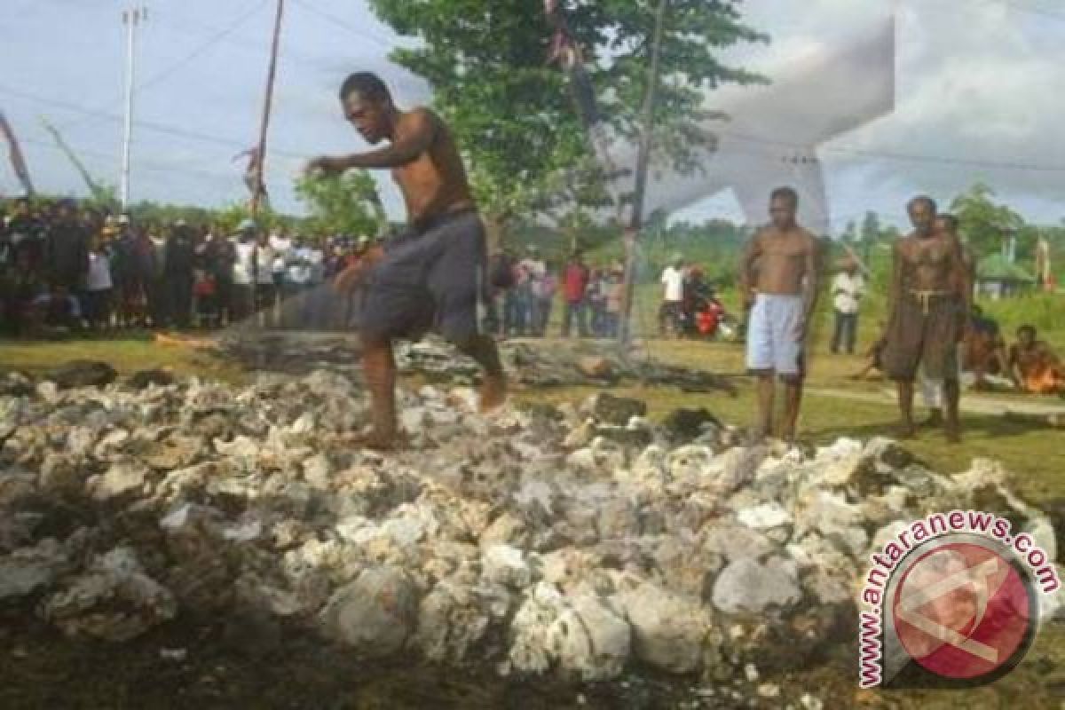 Sanggar Seni Adoki lestarikan atraksi "Apen Beyeren"