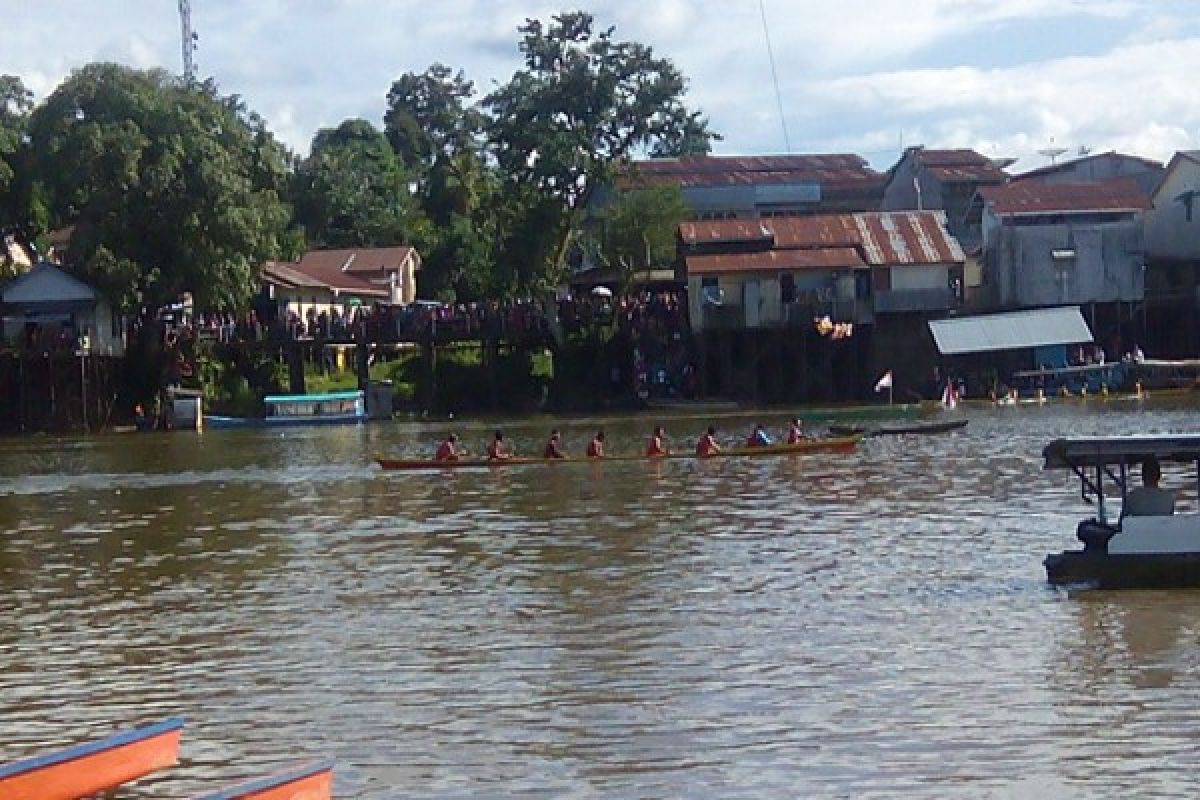 Sekadau Adakan Lomba Sampan Bidar 