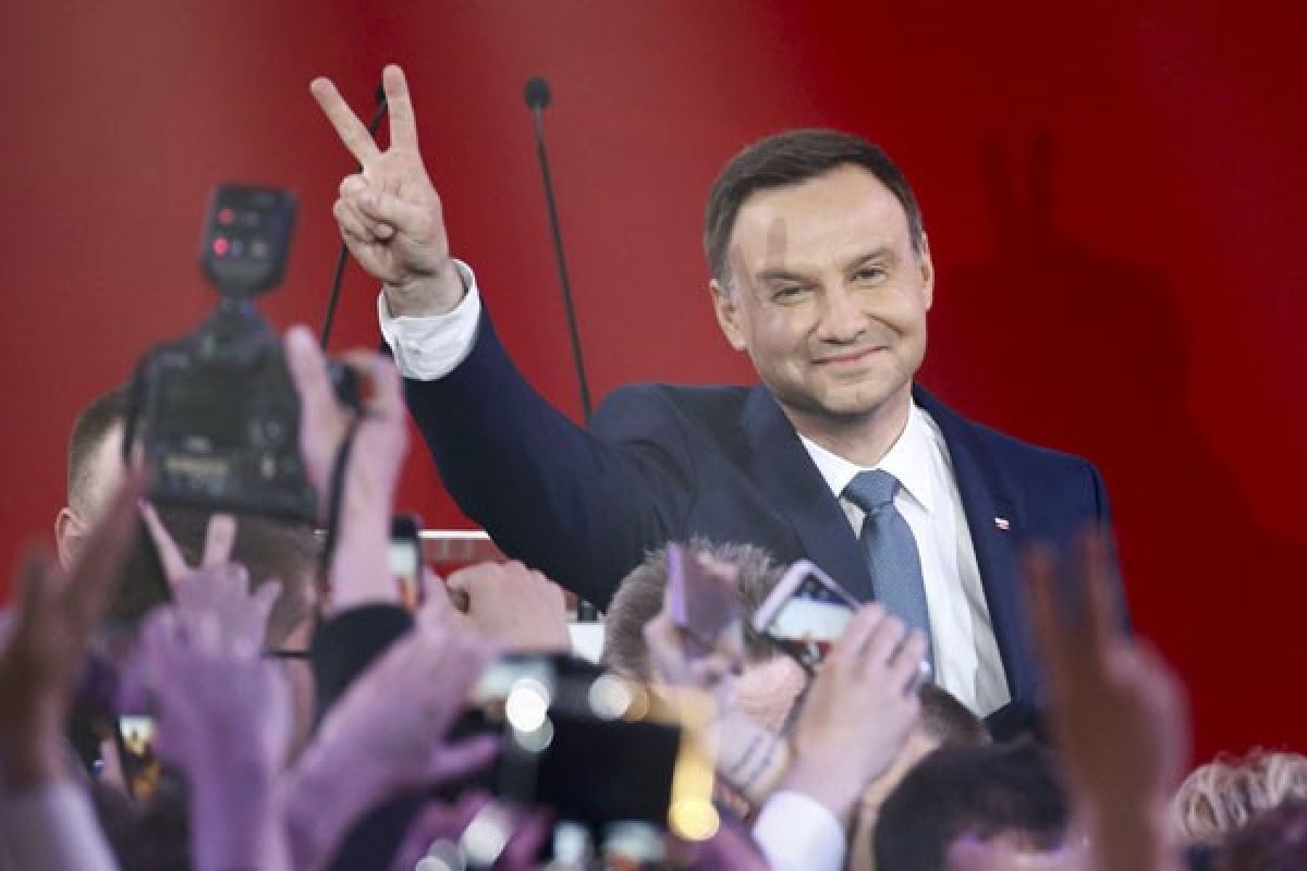 Duda secara resmi terpilih sebagai presiden Polandia