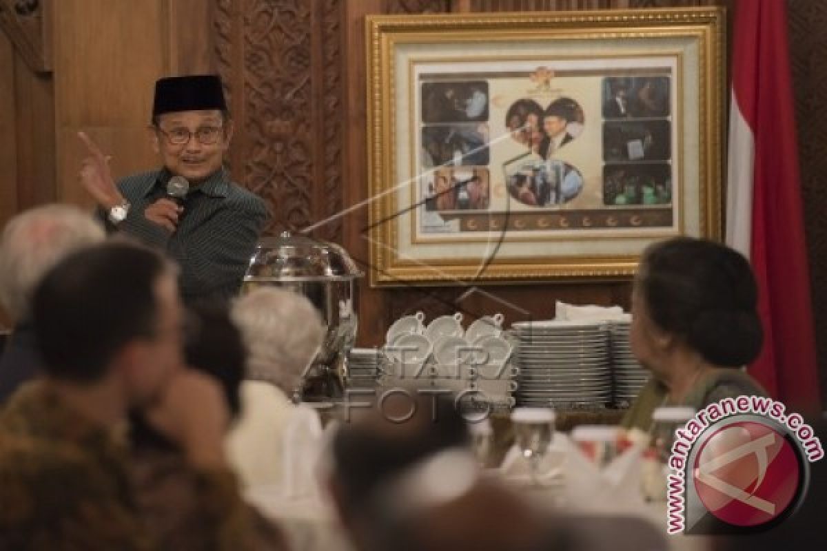 Habibie: Impor Akibatkan SDM Berkualitas Tinggalkan Indonesia