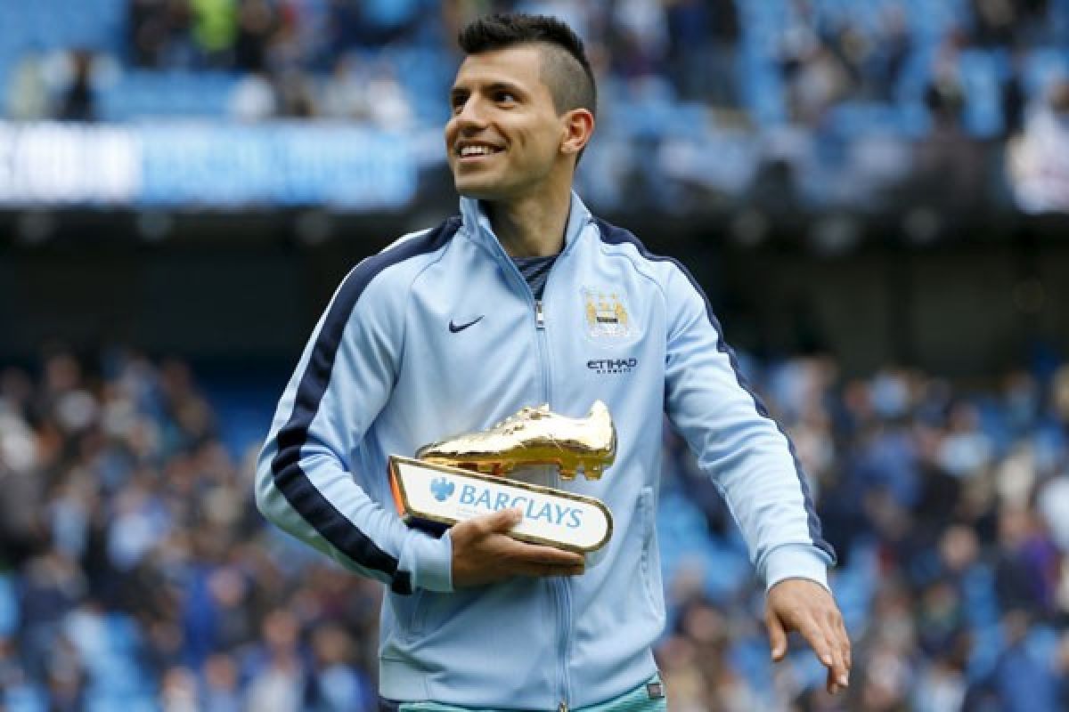 Sergio Aguero dikritik karena pindah ke City lewat pintu belakang