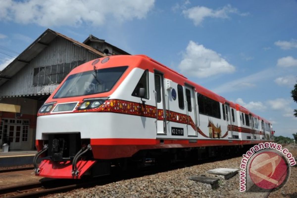 Railbus Padang - Kayu Tanam Kembali Diuji Coba