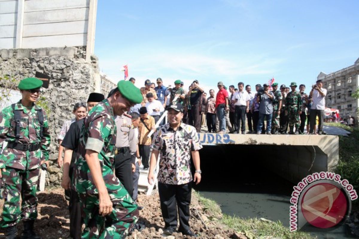 TNI Dilibatkan Bangun Jalan Penghubung Cipondoh - Jakarta