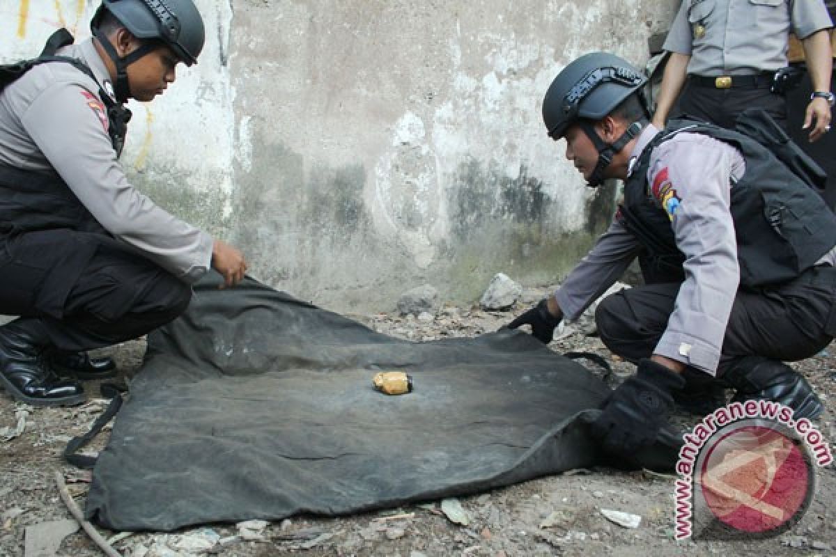 Polisi amankan granat nanas aktif di Mampang Prapatan