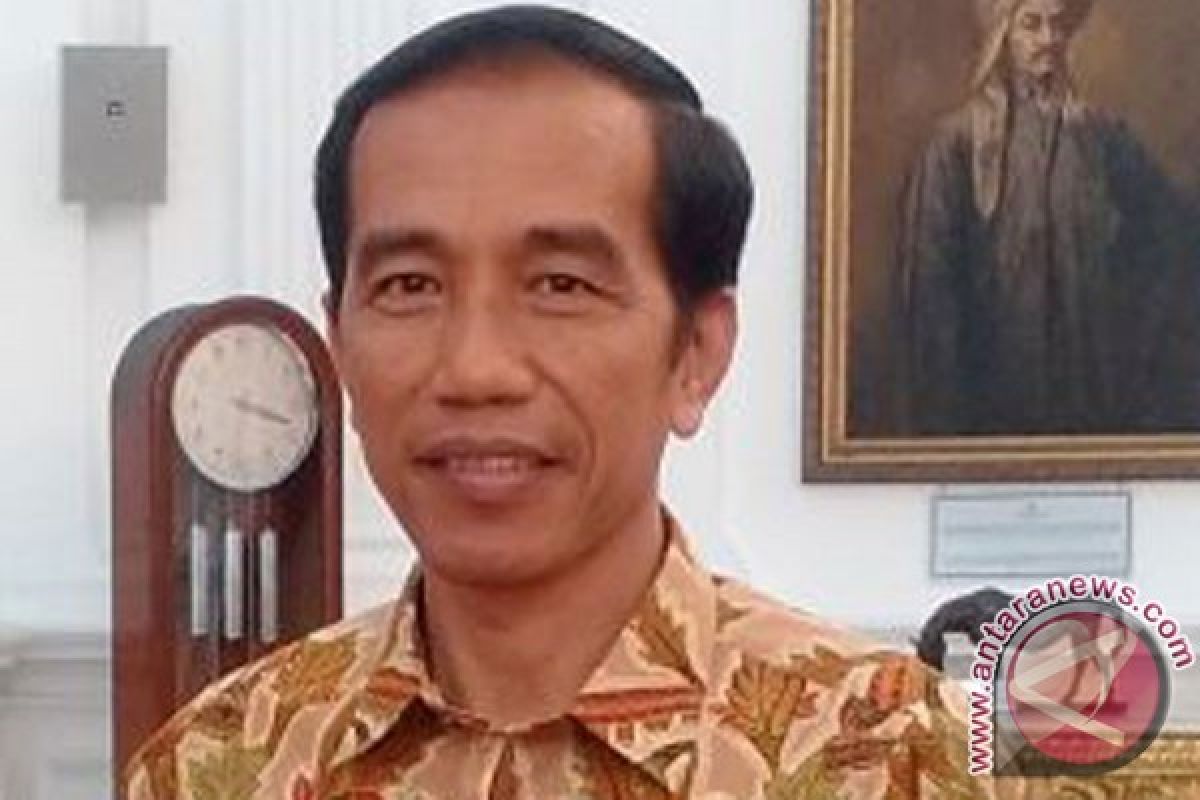 Presiden Jokowi bagikan "kartu sakti" di Sulut