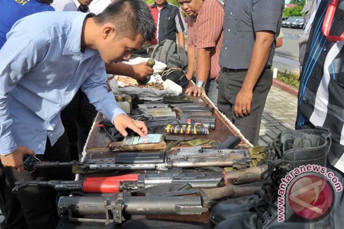 Satgas TMMD Aceh Barat terima senpi eks konflik