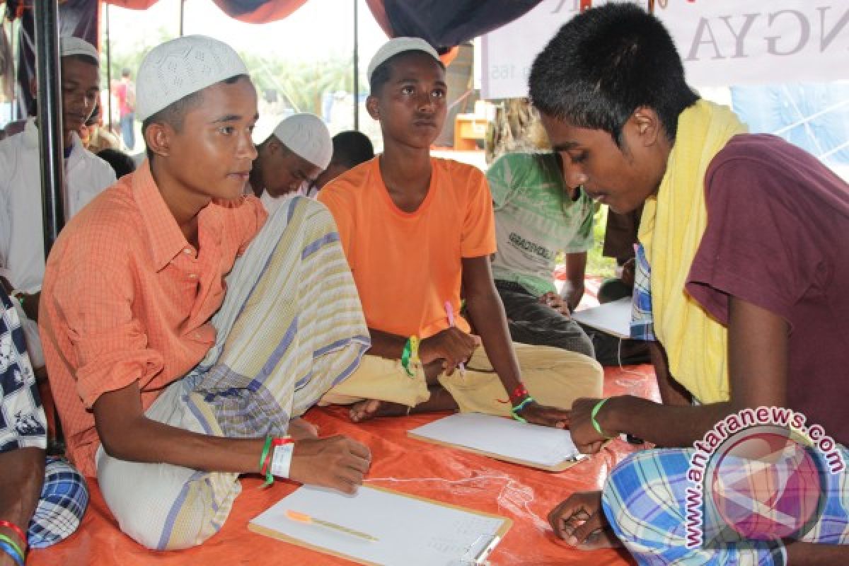 Umat Buddha Aceh bantu imigran Rohingya