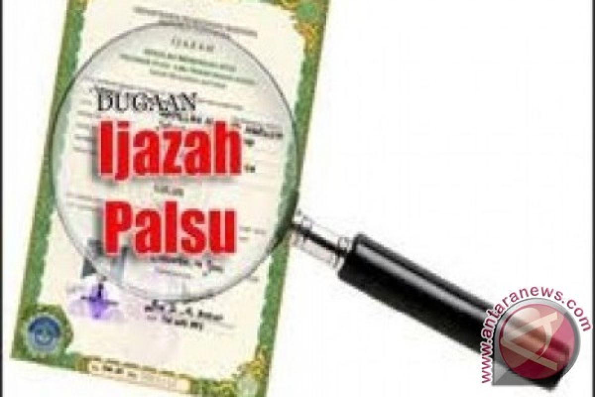 Waduh! Usai Dilantik, Kades Terpilih Ini Dijemput pihak Kepolisian Terkait Gunakan Ijazah Palsu 