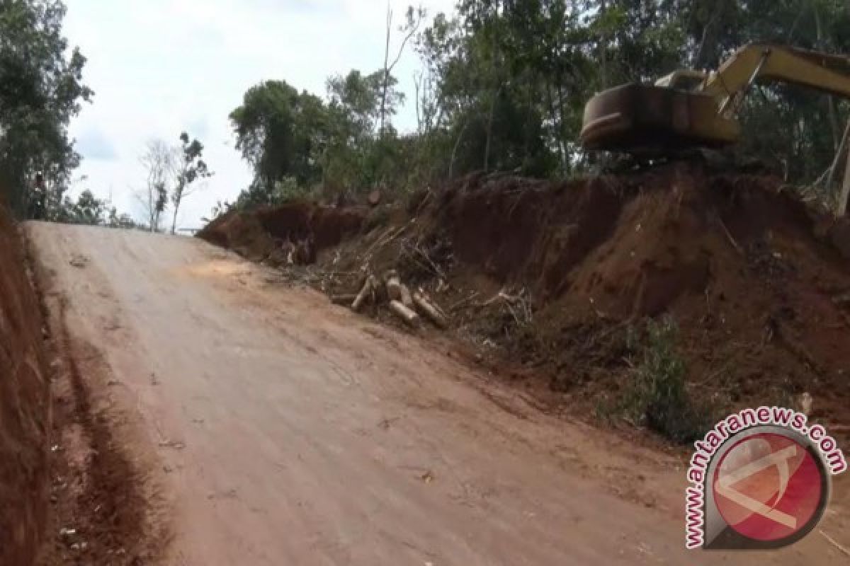 Jalan desa Tapian dolok Simalungun perlu aspal