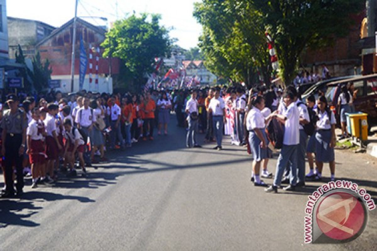 Ribuan siswa Manado sambut Presiden RI