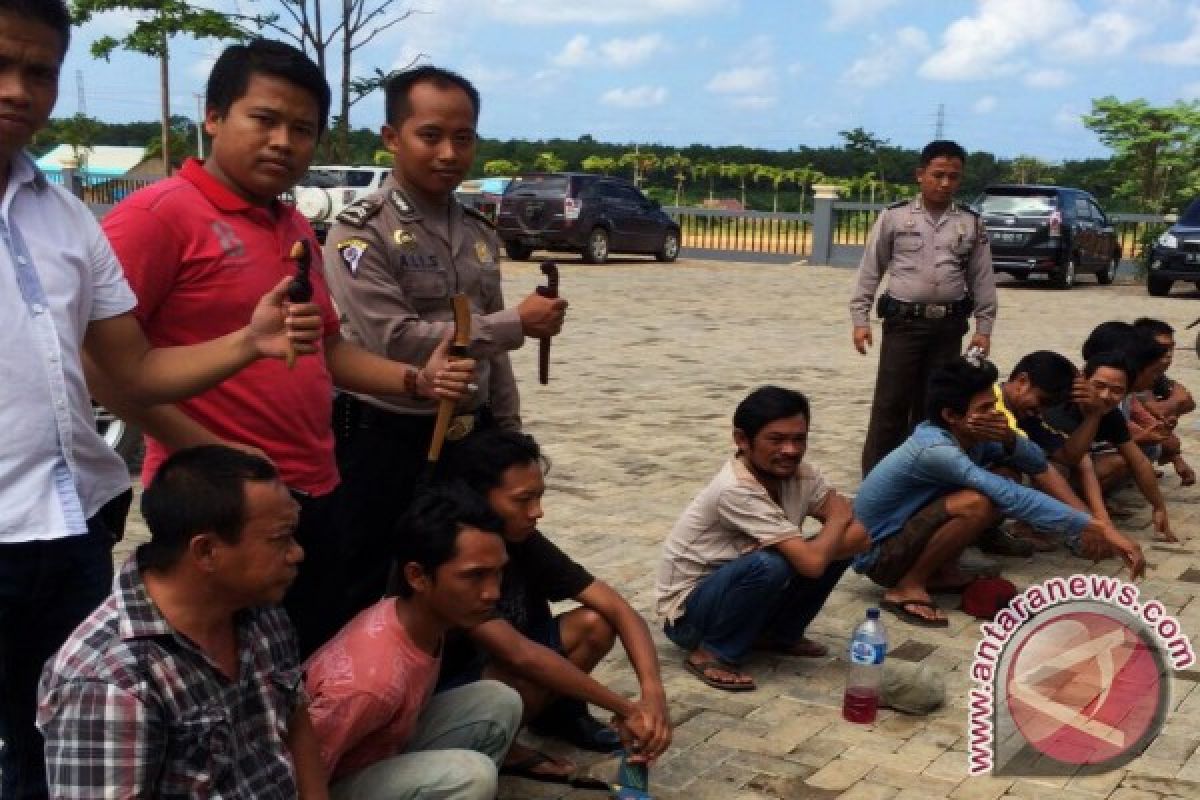 Polsek Satui Tangkap Preman Bawa Senjata Tajam 