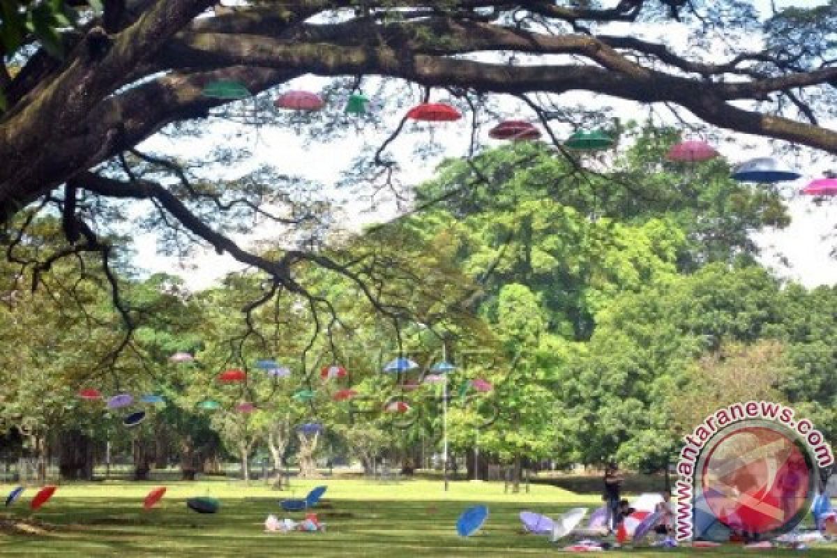 Ratusan Payung Warna-warni Hiasi Kota Bogor 