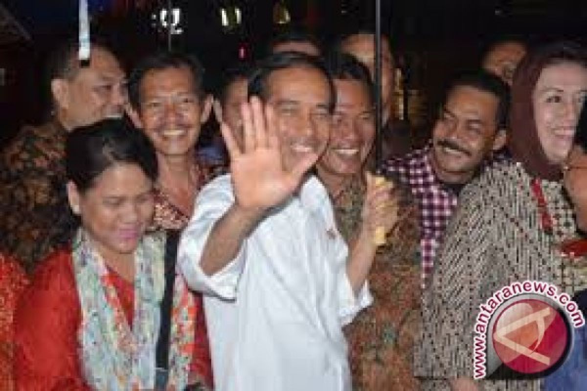 Presiden Jokowi Blusukan Ke Pusat Perbelanjaan Palu 