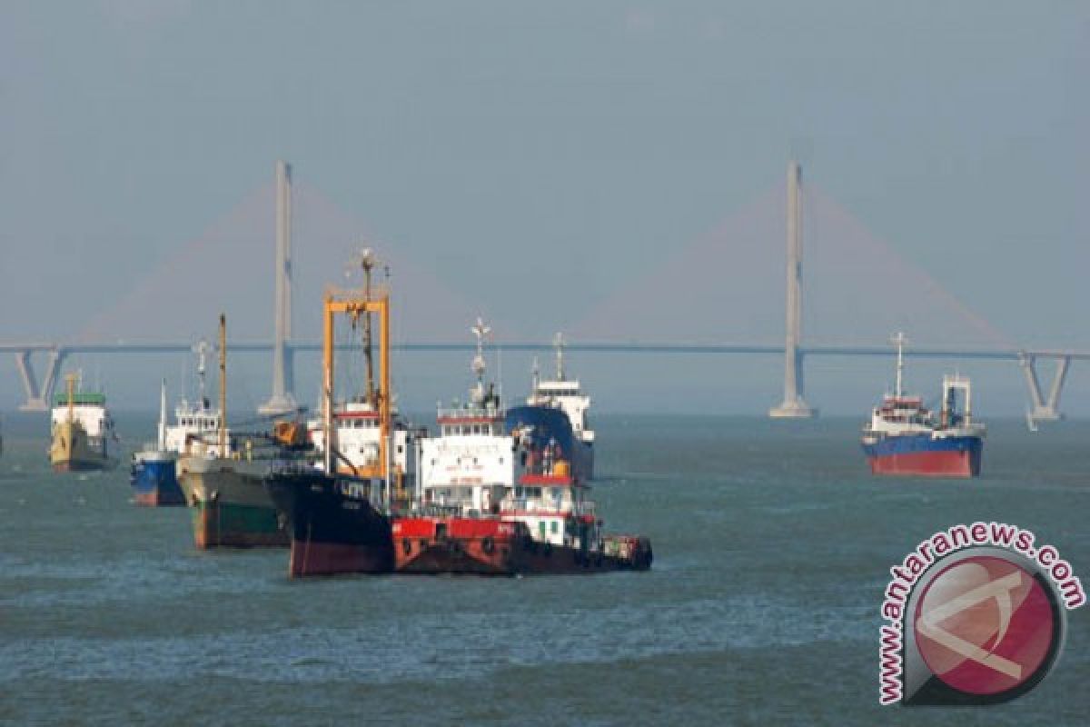 Chinese Parliamentary Delegation Visits Tanjung Perak Port