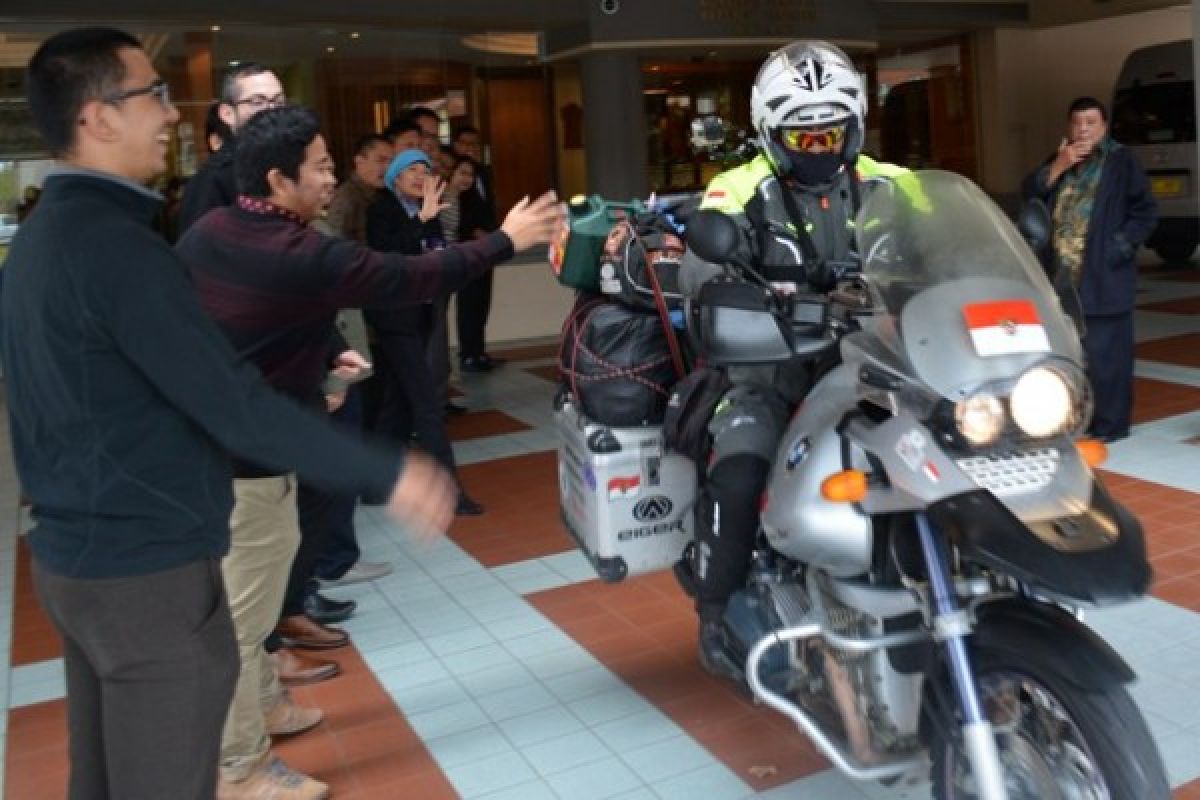 Jeffrey Polnaja, biker Indonesia singgah di Sydney