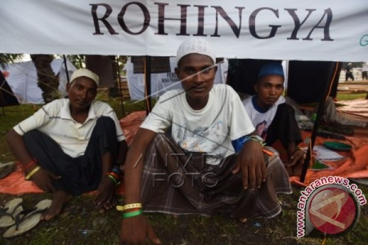 Warga Pesisir Selatan Galang Dana Bantu Rohingya