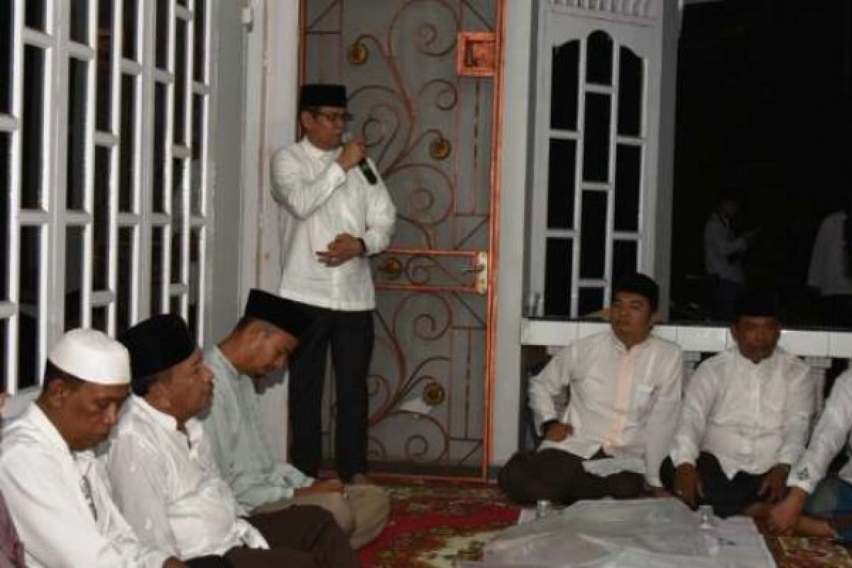 Bupati Indragiri Hulu H Yopi Arianto Hadiri Pelantikan 64 Kades