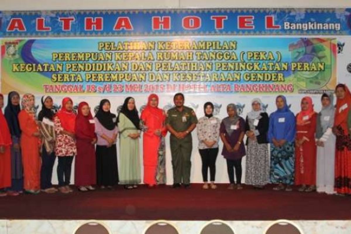 Eva Yuliana: Perempuan Harus Bisa Tingkatkan Ekonomi Keluarga