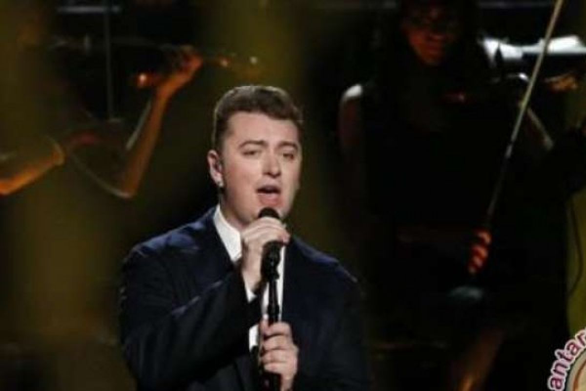 Alasan kesehatan, Sam Smith batal tampil di Billboard Music Awards