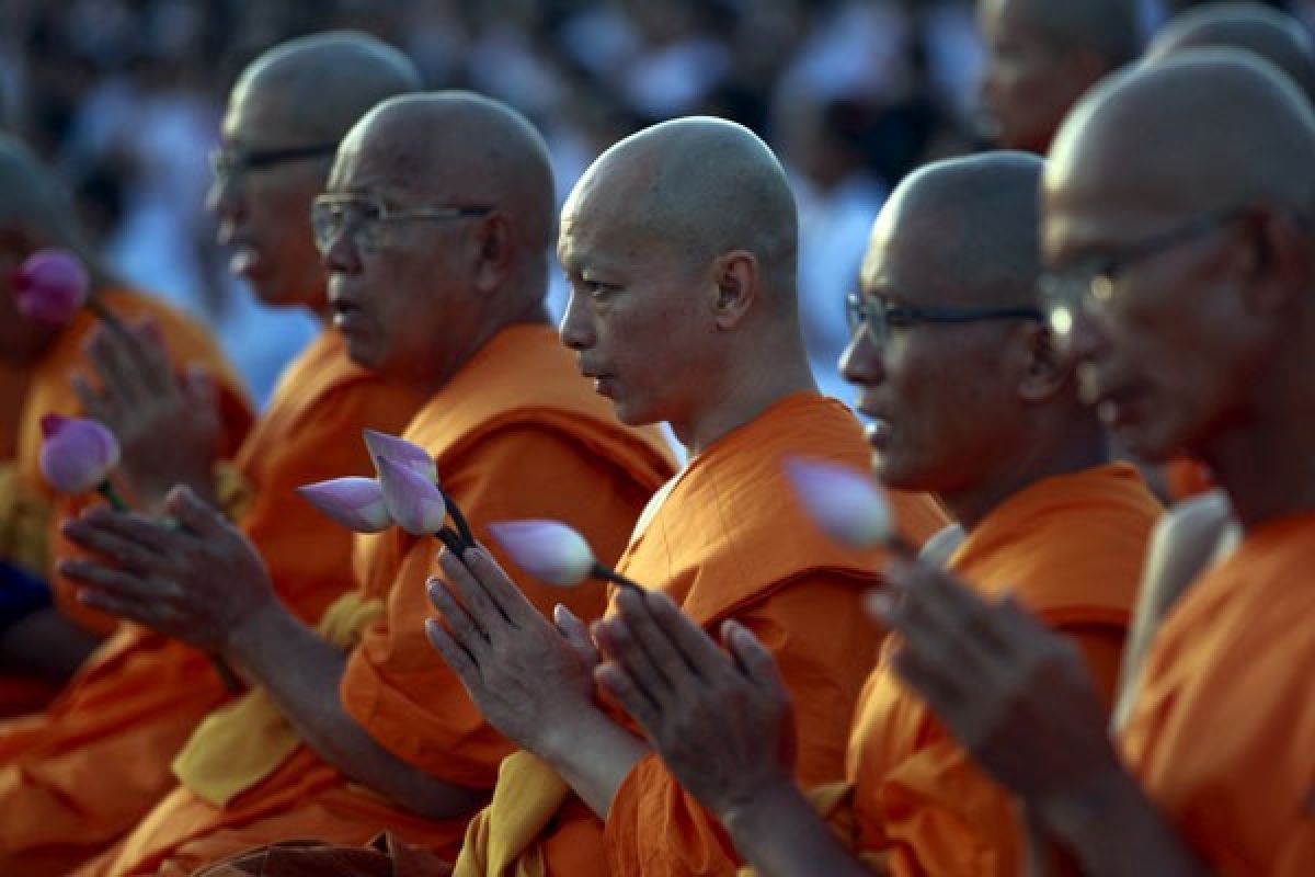 Umat Buddha gelar Indonesia Tipitaka Chanting Asadha Mahapuja 2560/2016