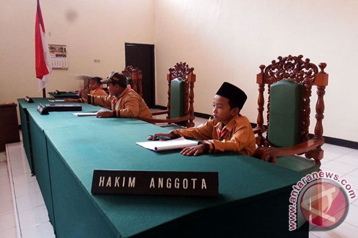Kejari Surabaya Terima Kunjungan Pelajar SMP