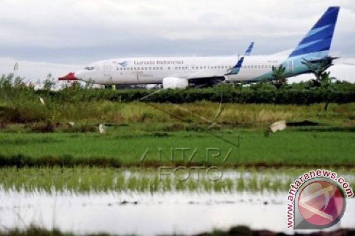 Pesawat Garuda Tergelincir di Makassar