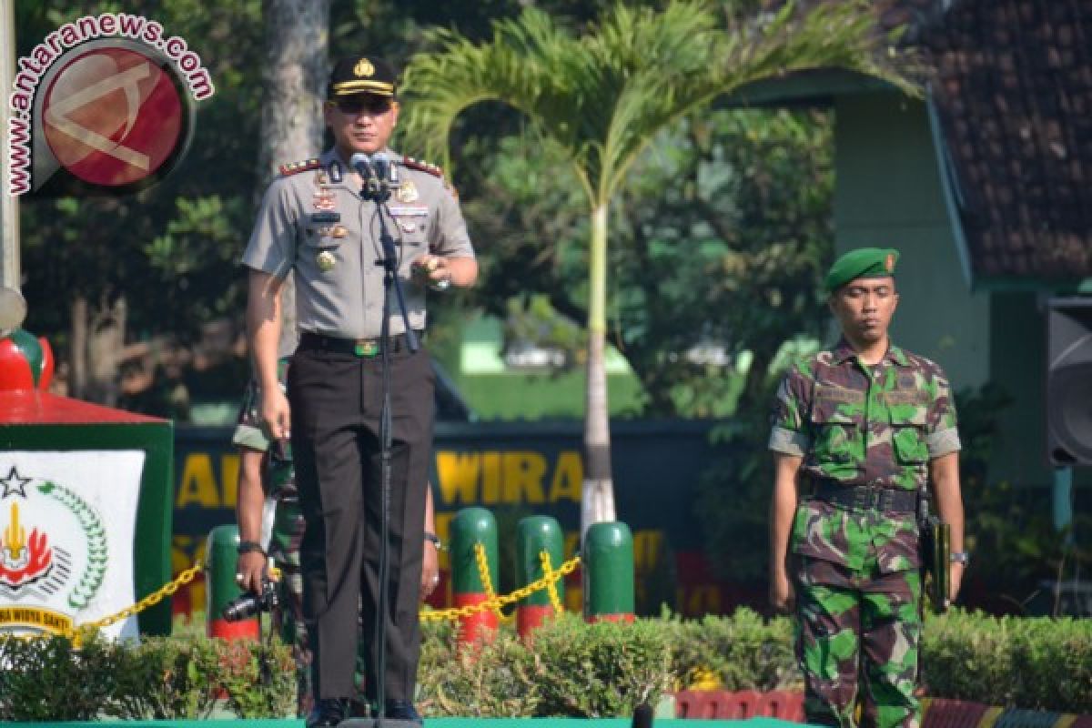 100 Personel Polres Jember Amankan Pendaftaran Cabup-Cawabup