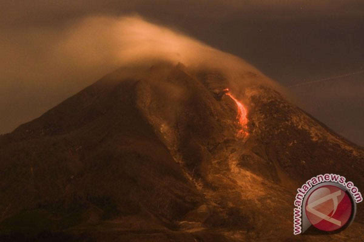 Volume lava meningkat, gunung Sinabung berstatus Awas