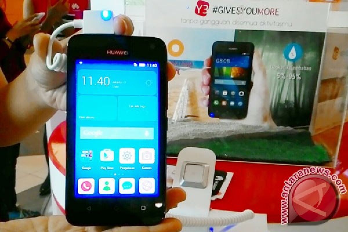 Ponsel Huawei Y3 usung tema batik