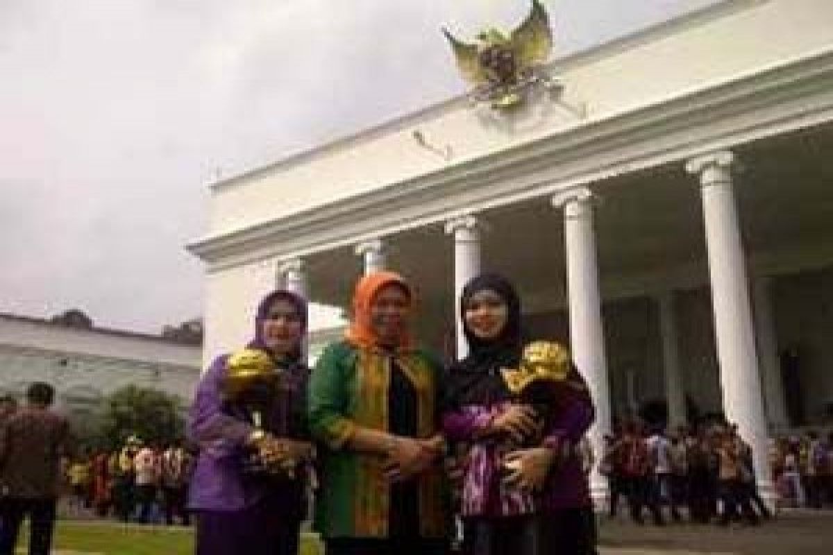 Dua Sekolah Di Kendari Raih Adiwiyata Mandiri 2015