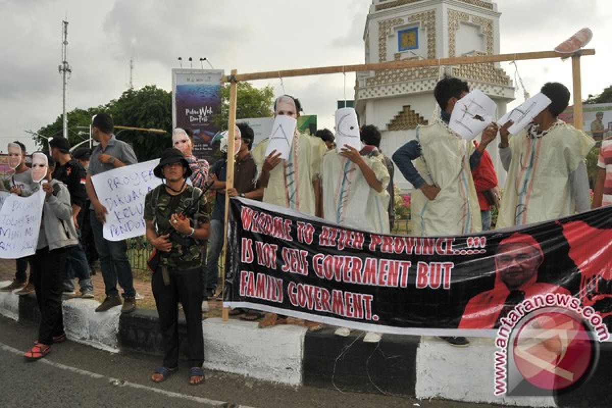 Tuntut Penyelesaian Sipil Bersenjata Aceh