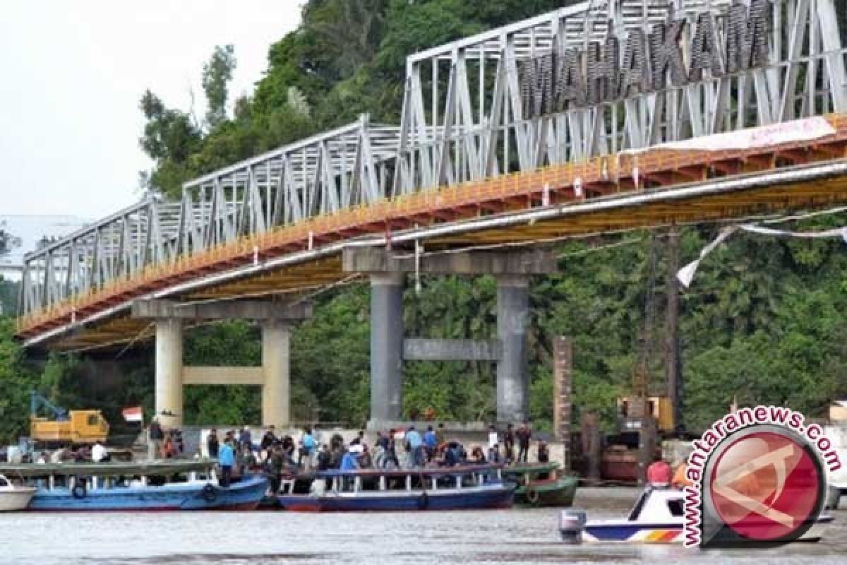 Aktivis Lingkungan Kaltim Blokade Sungai Mahakam 