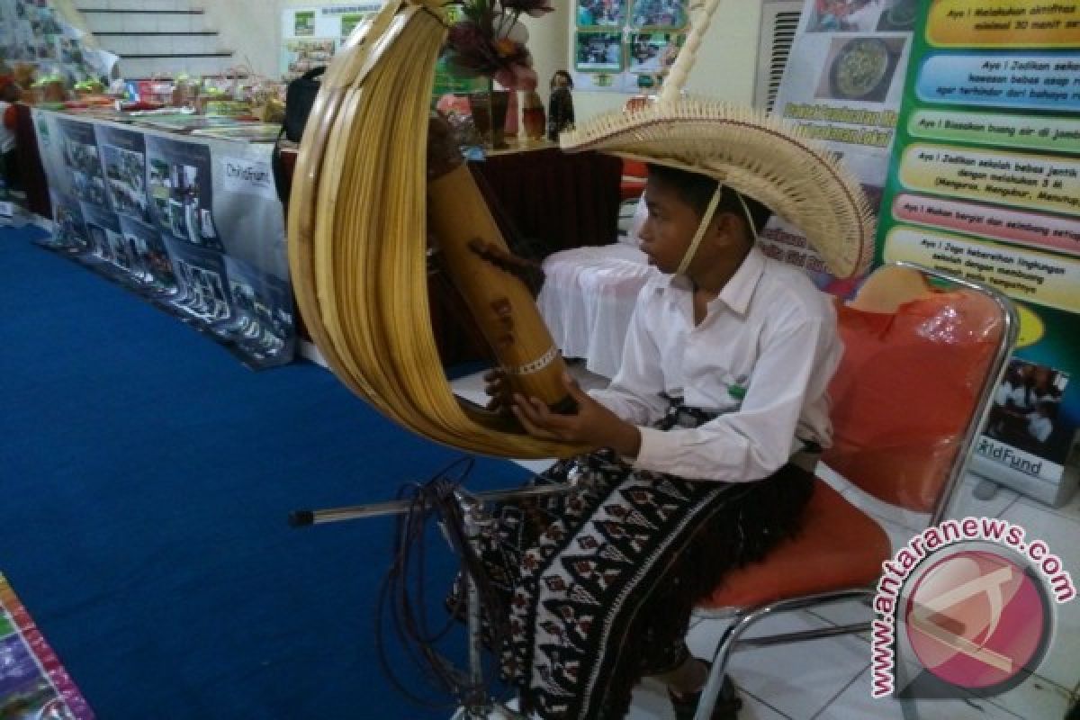 Menanti benih cinta anak pada sasando tumbuh