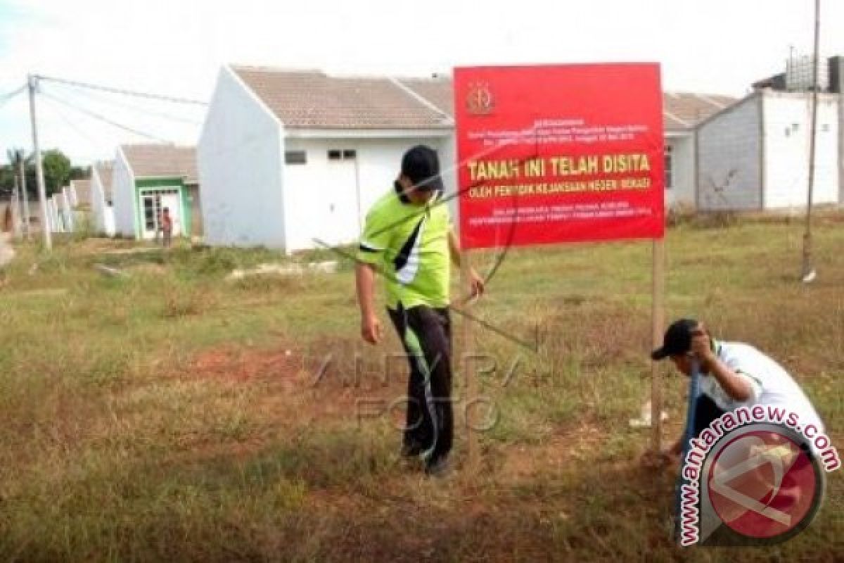 Kejari Bekasi Segel Lahan Perumahan BTR Sumurbatu 