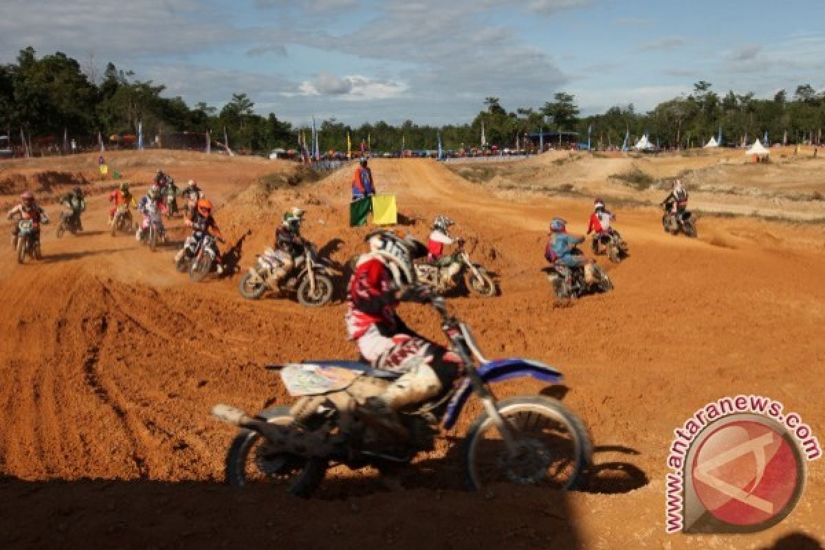 Fernando Juara Kejurnas Grasstrack Seri IV Kalimantan 