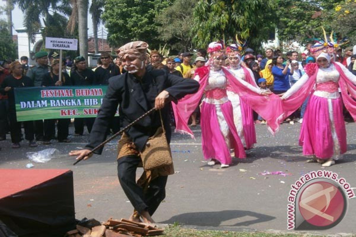 Ribuan Warga Bogor Ikuti Kirab Budaya